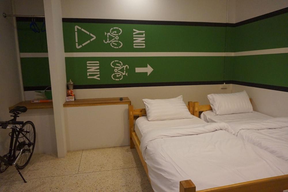 Urban-Bamboo Hostel Nakhonratcsaszima Kültér fotó