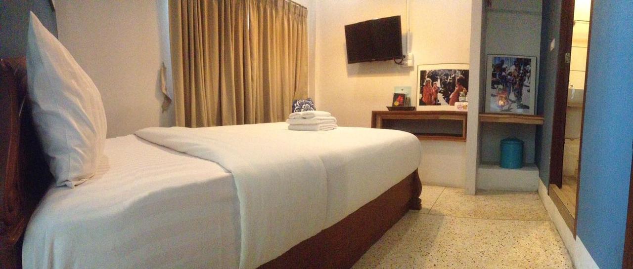 Urban-Bamboo Hostel Nakhonratcsaszima Kültér fotó